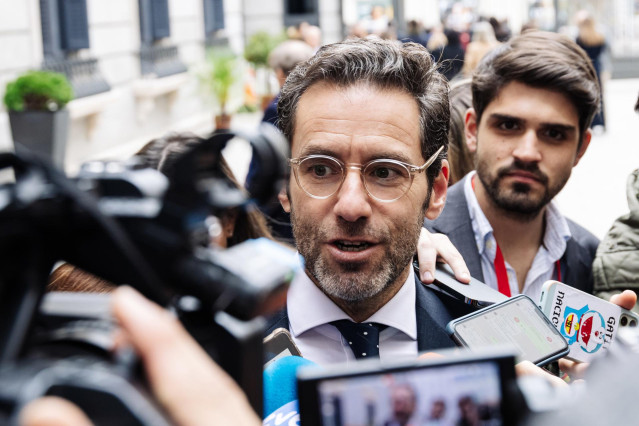 El vicesecretario de Cultura y Sociedad Abierta del PP, Borja Sémper, atiende a medios a su salida de la Solemne Sesión de Apertura de las Cortes Generales de la XV Legislatura, en el Congreso de los Diputados, a 29 de noviembre de 2023, en Madrid (España