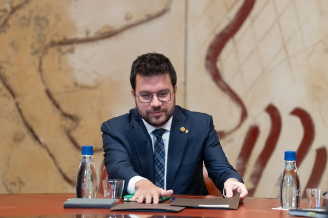 El presidente de la Generalitat, Pere Aragonès, se reúne durante el Consell Executiu extraordinario sobre los pactos de investidura, en el auditorio del Palau de la Generalitat, a 23 de noviembre de 2023, en Barcelona, Catalunya (España).