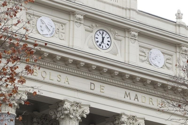 Archivo - Palacio de la Bolsa, en Madrid (España).