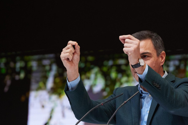 El secretario general del PSOE y presidente del Gobierno, Pedro Sánchez, interviene durante un acto del PSOE, en IFEMA Madrid, a 25 de noviembre de 2023, en Madrid (España). El PSOE ha celebrado un acto para reivindicar el papel que las Casas del Pueblo n