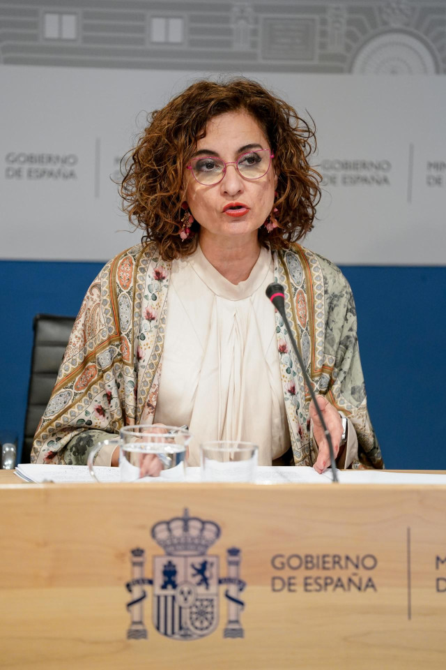 Archivo - La vicepresidenta cuarta y ministra de Hacienda, María Jesús Montero