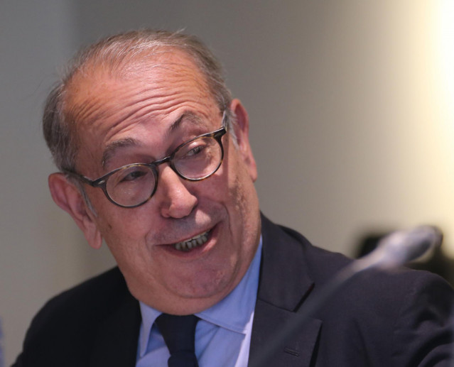 Archivo - El ex secretario general de los socialistas vascos Nicolás Redondo, en un coloquio en Madrid (España).