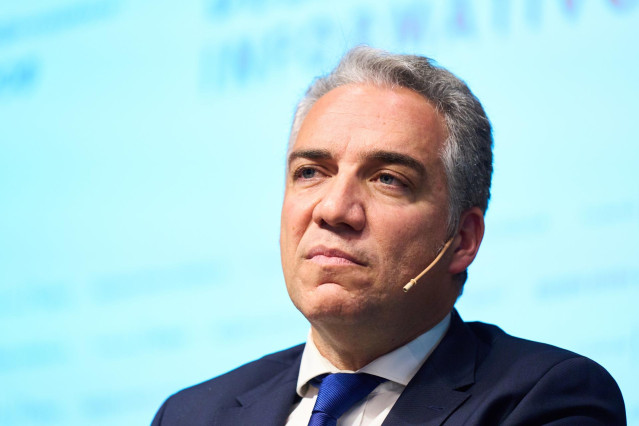 El vicesecretario de Política Autonómica y Municipal y Análisis Electoral del PP, Elías Bendodo, durante el desayuno informativo de Europa Press en la Fundación Cajasol, a 1 de diciembre de 2023 en Sevilla (Andalucía, España). El vicesecretario de Polític