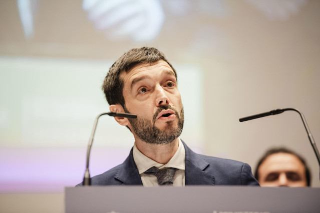 El ministro de Derechos Sociales, Consumo y Agenda 2023, Pablo Bustunduy, interviene tras la entrega de la cartera en la sede del Ministerio de Derechos Sociales, Ministerio de Derechos Sociales, a 21 de noviembre de 2023, en Madrid (España).