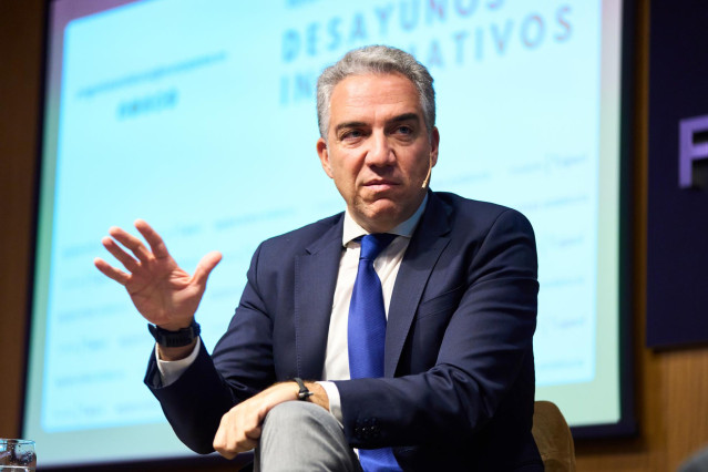 El vicesecretario de Política Autonómica y Municipal y Análisis Electoral del PP, Elías Bendodo, durante el desayuno informativo de Europa Press en la Fundación Cajasol, a 1 de diciembre de 2023 en Sevilla (Andalucía, España). El vicesecretario de Polític