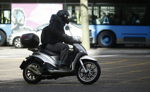 Archivo - Las matriculaciones de motos y vehículos ligeros creción un 4,5% en noviembre de 2023, según Anesdor.