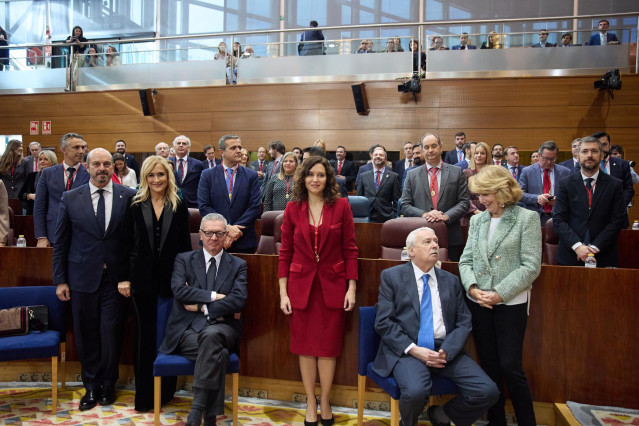 El presidente del Senado, Pedro Rollán; la expresidenta de la Comunidad Cristina Cifuentes; el exalcalde de Madrid Alberto Ruiz-Gallardón; la presidenta Isabel Díaz Ayuso; el expresidente  Joaquín Languina y la expresidenta Aguirre