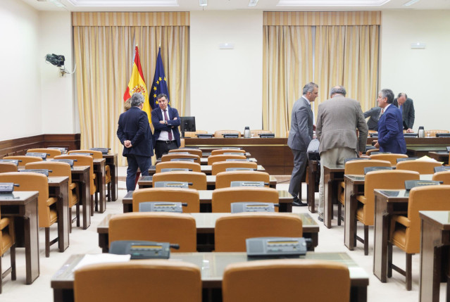 Archivo - Reunión de comisión en el Congreso