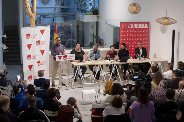 El hasta ahora ministro de Consumo, Alberto Garzón, interviene despidiéndose de la formación ya que abandona la primera línea política, durante una reunión de la Coordinadora de IU, en el Espacio Ecooo, a 1 de diciembre de 2023, en Madrid (España).