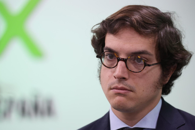 El diputado de VOX José María Figaredo, durante una rueda de prensa tras la reunión del Comité de Acción Política de VOX, en la sede del partido, a 27 de noviembre de 2023, en Madrid (España).