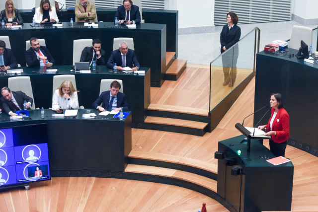 La portavoz del PSOE en el Ayuntamiento de Madrid, Reyes Maroto, interviene durante una sesión extraordinaria del Pleno municipal ante el alcalde, José Luis Martínez-Almeida