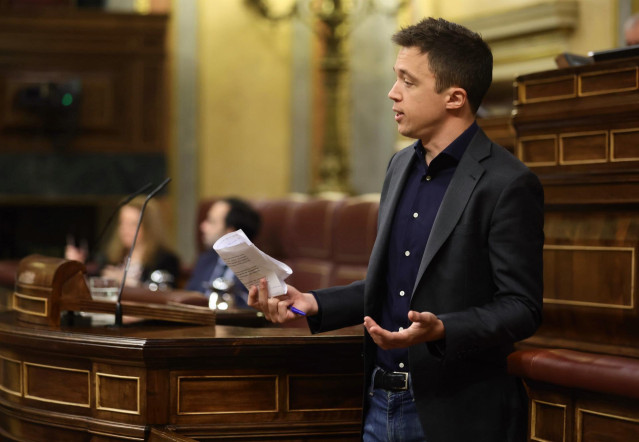 Archivo - El líder de Más País, Iñigo Errejón, interviene en una sesión plenaria, en el Congreso de los Diputados, a 28 de abril de 2022, en Madrid (España). El pleno gira en torno a la tramitación como proyecto de ley del decreto de medidas para paliar l