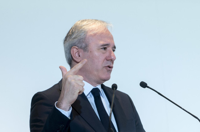 El presidente del Gobierno de Aragón, Jorge Azcón, interviene durante el Foro ABC, a 4 de noviembre de 2023, en Madrid (España). Azcón fue investido presidente del Gobierno de Aragón el pasado 10 de agosto tras recibir el voto favorable de los 28 diputado