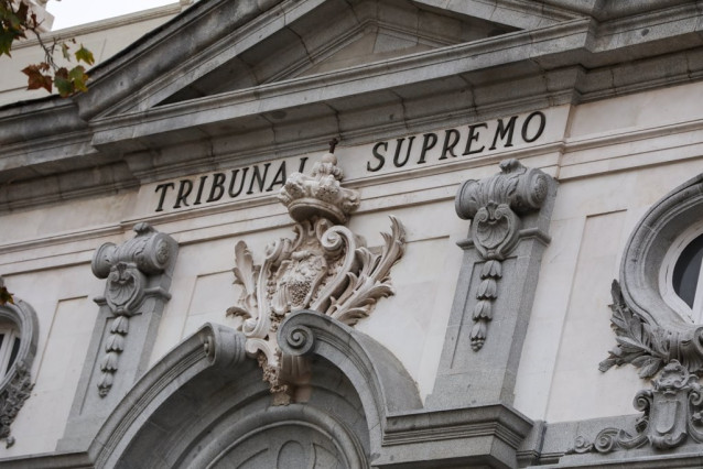 Archivo - Detalle de la fachada del Tribunal Supremo en Madrid.