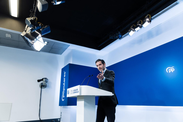 El portavoz y vicesecretario de Cultura del PP, Borja Sémper, ofrece una rueda de prensa posterior a la reunión del Comité de Dirección del Partido Popular, en la sede nacional del PP, a 4 de diciembre de 2023, en Madrid (España). Durante la comparecencia