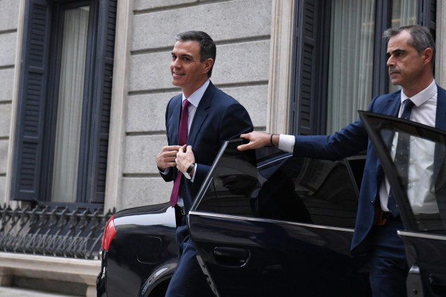 El presidente del Gobierno en funciones y candidato a la reelección, Pedro Sánchez, a su llegada a la primera sesión del debate de investidura como presidente de Gobierno, en el Congreso de los Diputados, a 15 de noviembre de 2023, en Madrid (España).
