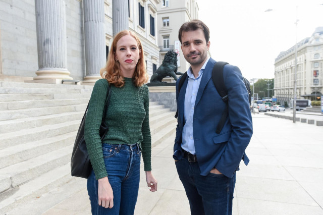Archivo - La secretaria Organización de Podemos, Lilith Verstrynge y el portavoz de Podemos Javier Sánchez Serna en el Edificio de Ampliación I del Congreso de los Diputados, a 17 de octubre de 2023, en Madrid (España). ‘