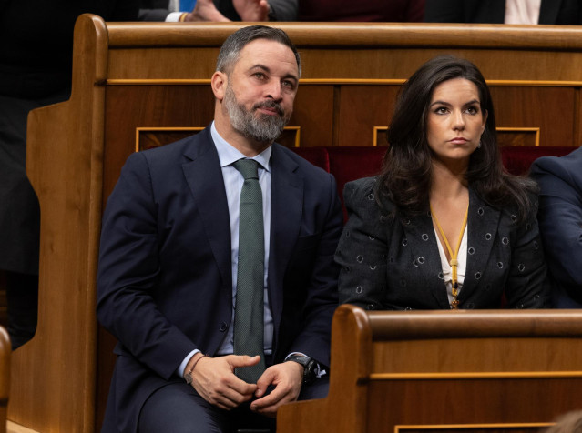 El líder de VOX, Santiago Abascal, y la portavoz de VOX en el Congreso, Pepa Millán