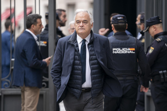 Archivo - El vicesecretario de Institucional del PP, Esteban González Pons, a su llegada al acto de jura de la Constitución ante las Cortes Generales, en el Congreso de los Diputados, a 31 de octubre de 2023, en Madrid (España).
