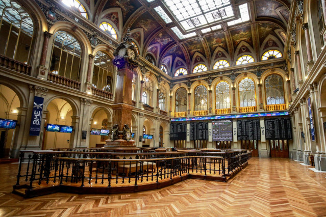 Archivo - Imagen del interior del Palacio de la Bolsa de Madrid, edificio de 1893.