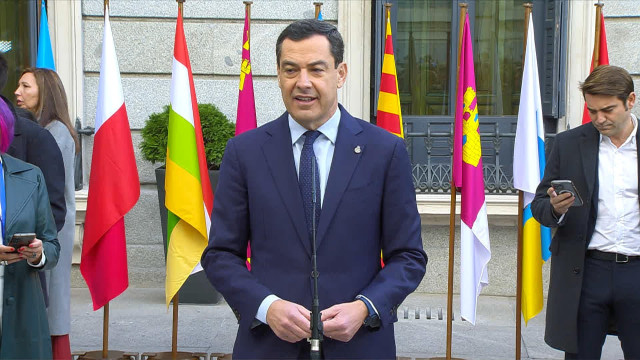 El presidente de la Junta de Andalucía, Juanma Moreno, en los actos con motivo del Día de la Constitución en el Congreso de los Diputados, en Madrid.