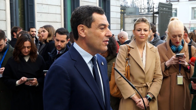 El presidente de la Junta de Andalucía, Juanma Moreno, en el Congreso de los Diputados en Madrid con motivo del Día de la Constitución.