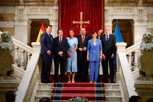Archivo - Acto solemne de toma de posesión como presidente del Principado de Asturias, en la Junta General del Principado, Oviedo, Asturias (España). Barbón toma posesión del cargo 60 días después de la celebración de las elecciones autonómicas.