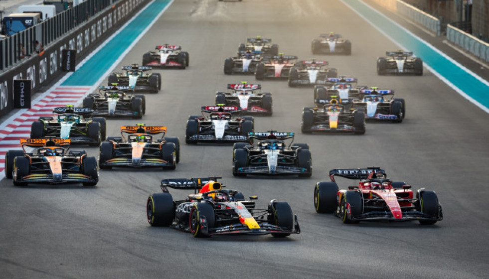 EuropaPress 5603107 start of the race 01 verstappen max nld red bull racing rb19 16 leclerc