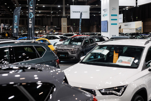 Archivo - Varios coches en el Salón del Vehículo de Ocasión 2023, en el Recinto Ferial de IFEMA MADRID, a 13 de junio de 2023, en Madrid (España).