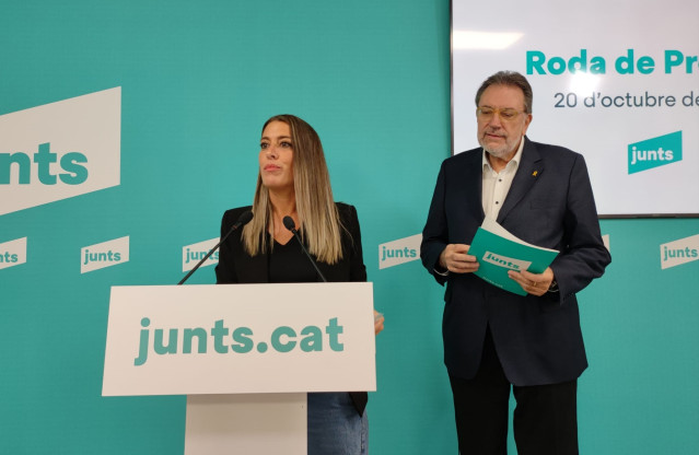 Archivo - La portavoz de Junts en el Congreso de los Diputados, Míriam Nogueras, y el portavoz del partido en el Senado, Josep Lluís Cleries, en rueda de prensa