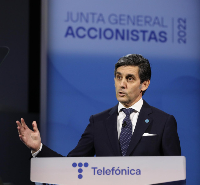 Archivo - El presidente de Telefónica, José María Álvarez-Pallete, interviene en una Junta General de Accionistas de Telefónica S.A., en el Edificio Central del Distrito Telefónica, a 8 de abril de 2022, en Madrid (España).