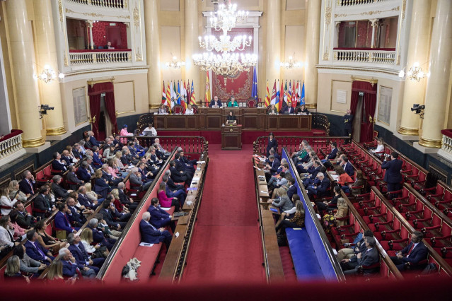 Archivo - La presidenta de la Comunidad de Madrid, Isabel Díaz Ayuso, interviene durante un debate tras la Comisión General de las Comunidades Autónomas, en el Senado, a 19 de octubre de 2023, en Madrid (España). En la Comisión, Aragonès, ha defendido la