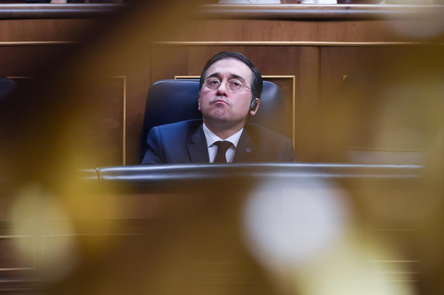 El ministro de Asuntos Exteriores, Unión Europea y Cooperación, José Manuel Albares, durante una sesión plenaria, en el Congreso de los Diputados, a 5 de diciembre de 2023, en Madrid (España). El Pleno del Congreso de los Diputados acoge hoy la comparecen