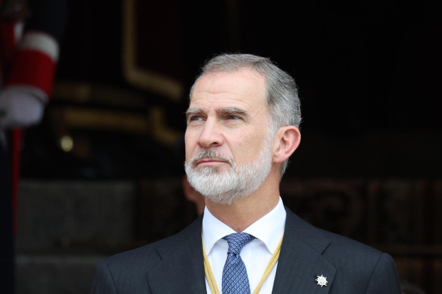 El Rey Felipe a la salida de la Solemne Sesión de Apertura de las Cortes Generales de la XV Legislatura, en el Congreso de los Diputados, a 29 de noviembre de 2023, en Madrid (España).