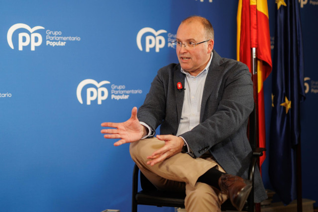 El portavoz del PP en el Congreso, Miguel Ángel Tellado, durante una entrevista para Europa Press, en el Congreso de los Diputados.