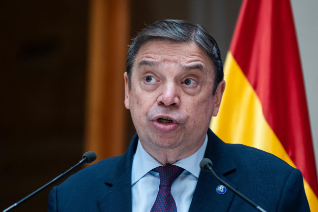 El ministro de Agricultura, Pesca y Alimentación, Luis Planas ofrece una rueda de prensa tras firmar tres nuevos convenios para la modernización de regadíos, en la sede del Ministerio, a 30 de noviembre de 2023, en Madrid (España).