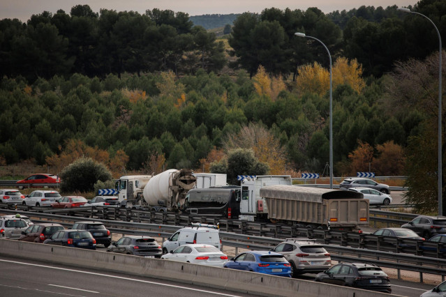 Varios coches circulan por la autovía A3, en Madrid