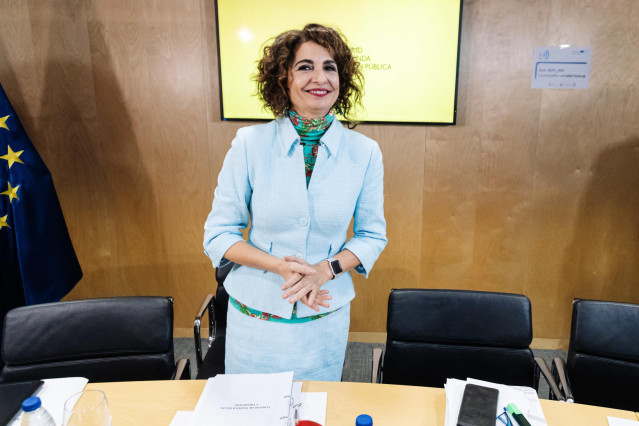 La vicepresidenta cuarta y ministra de Hacienda y Función Pública, María Jesús Montero, a su llegada a la reunión del Consejo de Política Fiscal y Financiera (CPFF), en la sede del Ministerio, a 11 de diciembre de 2023, en Madrid (España).