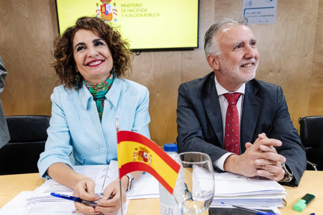 La vicepresidenta cuarta y ministra de Hacienda y Función Pública, María Jesús Montero y el ministro de Política Territorial y Memoria Democrática, Ángel Víctor Torres, durante la reunión del Consejo de Política Fiscal y Financiera (CPFF), en la sede del