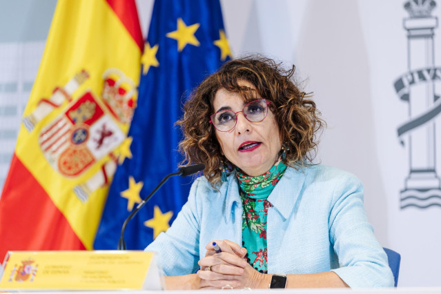 La vicepresidenta cuarta y ministra de Hacienda y Función Pública, María Jesús Montero, ofrece una rueda de prensa tras presidir el Consejo de Política Fiscal y Financiera (CPFF), en la sede del Ministerio, a 11 de diciembre de 2023, en Madrid (España). E