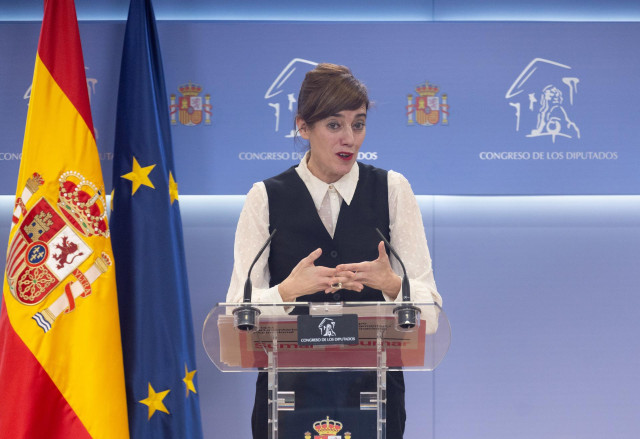 La portavoz de Sumar en el Congreso, Marta Lois, ofrece una rueda de prensa posterior a la reunión de la Junta de Portavoces, a 12 de diciembre de 2023, en Madrid (España).