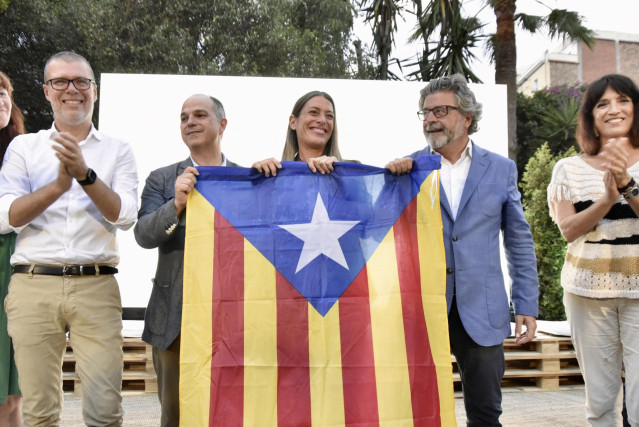 Archivo - (I-2D) El candidato de Junts al Congreso, Josep Maria Cruset, el secretario general de Junts, Jordi Turull, la candidata de Junts al Congreso, Míriam Nogueras, y el candidato de Junts al Senado, Antoni Castellà