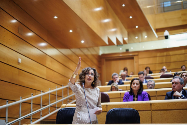 Archivo - La ministra de Hacienda en funciones y vicesecretaria general del PSOE, María Jesús Montero, interviene durante una sesión de control al Gobierno, en el Senado, a 7 de noviembre de 2023, en Madrid (España). Durante la sesión, se han abordado cue