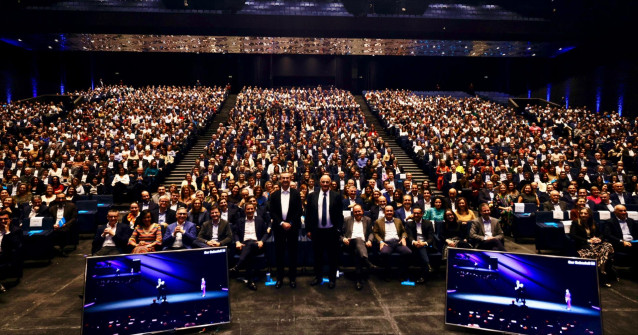 El presidente de Banco Sabadell, Josep Oliu, y el consejero delegado, César González-Bueno, durante la reunión.