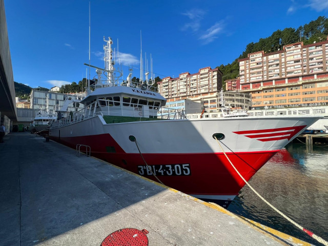 Un barco pesquero