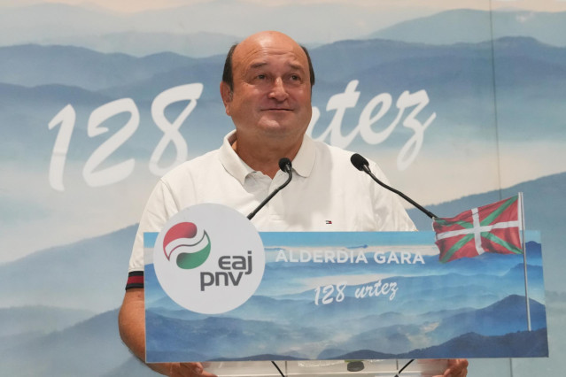 Archivo - El presidente del EBB de EAJ-PNV, Andoni Ortuzar, interviene durante un acto político del PNV