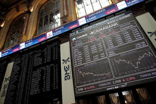 Archivo - Imagen de la cotización de las empresas del Ibex 35 en la Bolsa de Madrid