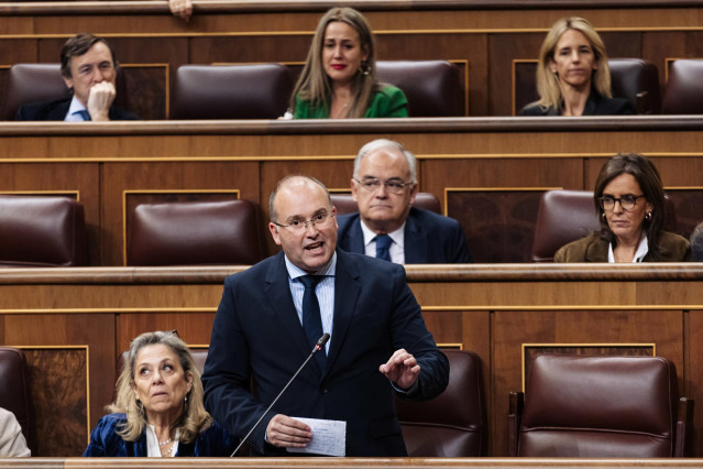 El portavoz del PP en el Congreso, Miguel Ángel Tellado, durante una sesión plenaria, en el Congreso de los Diputados, a 12 de diciembre de 2023, en Madrid (España).
