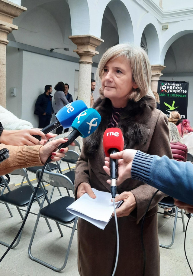 La portavoz de la Junta de Extremadura, Victoria Bazaga, en declaraciones a los medios