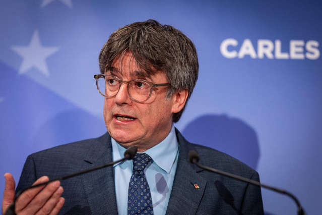 Archivo - El expresidente de la Generalitat y eurodiputado de Junts, Carles Puigdemont, ofrece una rueda de prensa durante la conferencia inaugural de las jornadas interparlamentarias de Junts per Catalunya, en el Hotel Thon EU, a 5 de septiembre de 2023,